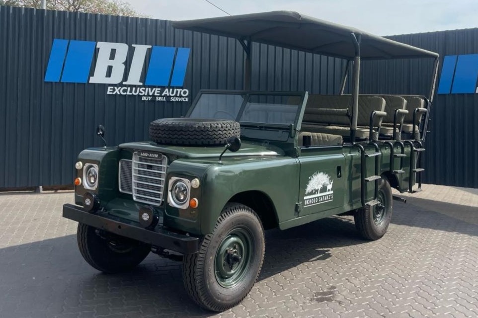 1970 Land Rover Defender Series 3 Game viewer 6 cylinder petrol engine